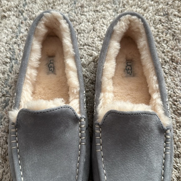 NWT UGG Ansley moccasin slippers light grey - Picture 15 of 15